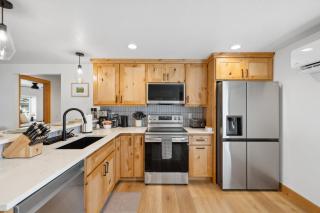 New! Brand new Downtown Loft 203 - Lake views, half block from lake, restaurants, and shopping - McCall - 6