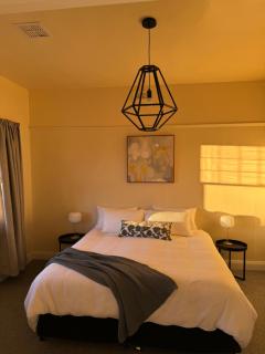 11Eardley - 2bedroom house - Free parking - 3 minutes from CBD - 3