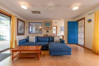 25 Elizabeth Crescent - Carrickalinga - 7