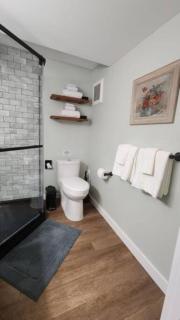 Grand Hideaway - King Bed! - Astoria - 4