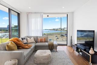 Harbour Towers, Newcastle's Elite Apartment Stays, Free Parking & Tram Access - Newcastle - 0
