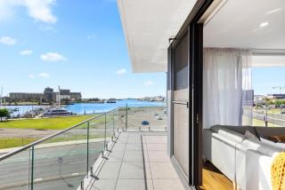 Harbour Towers, Newcastle's Elite Apartment Stays, Free Parking & Tram Access - Newcastle - 2