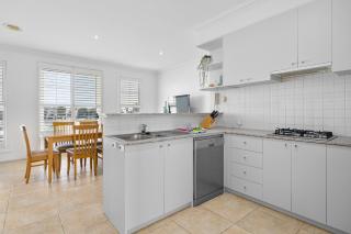 3-Bed Waterfront Family Home in Scenic Location - 7