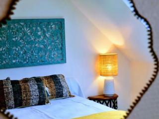 Appartement mansardé rénové à Rambouillet, 2 chambres, tout inclus, proche château et gare. - FR-1-527-47 - 2