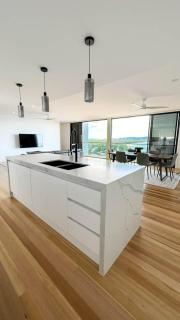 Incredible Views, Open Spaces, Luxury Escapes Townsville Villa - 9