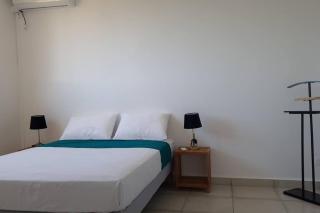 Joli T2 en bas de villa vue jardin et mer - 3