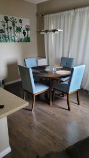 The King place, is a ROOM in a PRIVATE HOUSE, close to CTrain and Spruce Meadows Equestrian - Calgary - 5