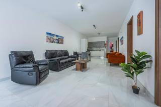 Seabreeze apartment by SF HOMES - meters away from the beach & pools - St Paul's Bay - 5