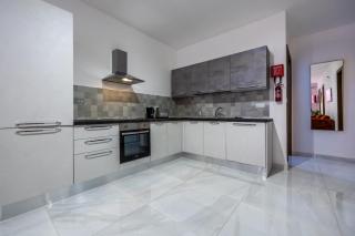 Seabreeze apartment by SF HOMES - meters away from the beach & pools - St Paul's Bay - 9