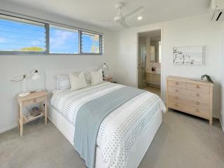 Beautifully Appointed - Sophisticated, Steps From the Sand - 1