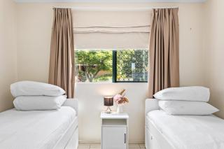 Albion Convenient Hideaway with Parking & Balcony - Brisbane - 3