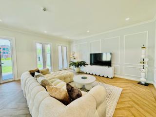Venduras - Spacious 4-Bedroom Luxury Villa in La Mer, Dubai - Dubái - 0