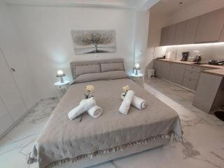 Maddie's Apartment - 3