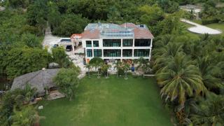 Villa Tesoros del Mar - Luxury Beachfront Villa with Natural Pool, Jacuzzi, Mountain Views, Yoga, BBQ, Wi-Fi, Pet & Family Friendly, Barahona Adventures - El Arroyo - 4