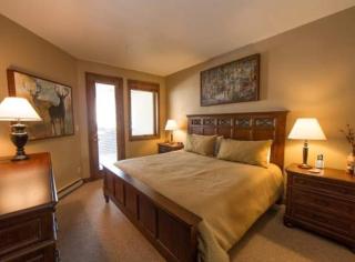 Strawberry Park Luxurious Condos Directly on the Slopes Next to Chairlift condo - 7