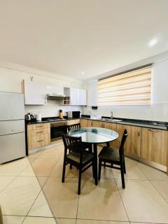 Hovah Luxury's 2BR Apt, Clifton Court, Shiashie - 8
