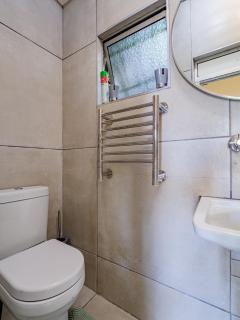 Private Studio flatlet, Uncapped Wifi, Netflix,Full DSTV - Durban - 5