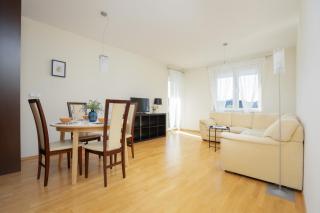 Modern & Spacious Apartment with Balcony and Parking by Noclegi Renters - Varsavia - 7
