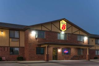 Super 8 by Wyndham Warrenton - Warrenton - 9