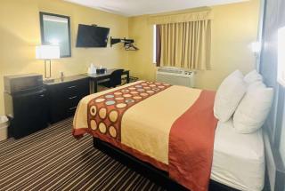Super 8 by Wyndham Warrenton - Warrenton - 3