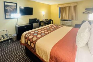 Super 8 by Wyndham Warrenton - Warrenton - 2