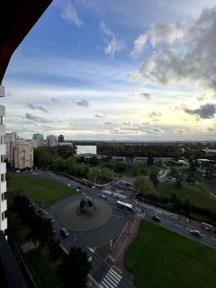 Superbe T4 Vue, Métro Commerces - 3