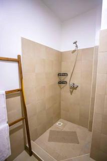 Rustic Haven Lakeside Condo in Entebbe - 6