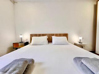 Charming retreat off the sea front - 4