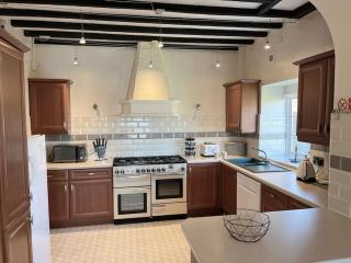 Orme Villa, Hot Tub, Llandudno, Stunning Views , sleeps 12 - Llandudno - 4