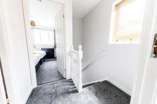 Hylton House - SPACIOUS Home, Private PARKING, Nxt to Nissan, A19, CrownWorks & Stadium of Light, Garden - Pallion - 4