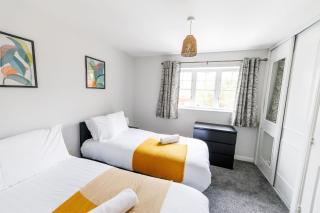 Hylton House - SPACIOUS Home, Private PARKING, Nxt to Nissan, A19, CrownWorks & Stadium of Light, Garden - Pallion - 3