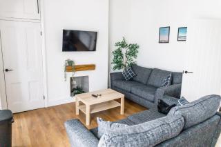 Spacious 5Bed 2Bath, Nr Nissan, CrownWorks & Stadium of Light - Pallion - 0