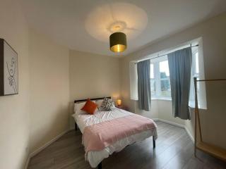 Long stays by Tailored Accommodation - 5-Bedroom Home at Carnglas Charm Retreat - Sketty - 1