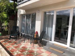 Casa din gradina - 7