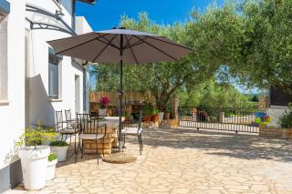 Romantisches Ferienhaus mit Jacuzzi, BBQ, WiFi - 7