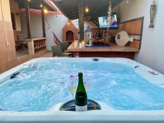 3-bedroom villa with a jacuzzi - Noord - 8