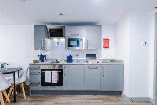 Stylish Central Apartment, Sleeps 4, Pool Table, Available For Long Term Stays - Liverpool - 6