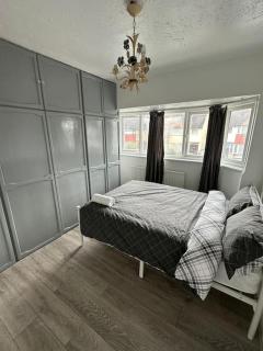 30 Min to STN & London - 2