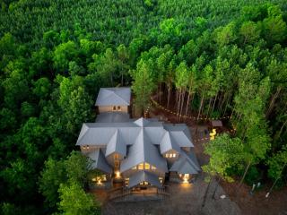 Pet friendly family cabin with firepit creek outdoor kitchen playset & more - Broken Bow - 0