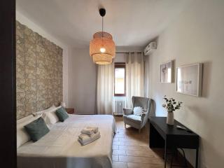 Fall in love with Roma Vaticano - 5 Minutes from the Vatican - balcony with a view - Rome - 4