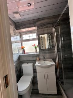 Room with Private Shower Facility - 4