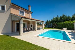 Wunderschöne Villa mit Pool, Trampolin, 5 Klimas - Barban - 0