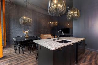 Historic District Hideaway. 4bed - 4