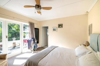 Delightfully Casual & Spacious - 7