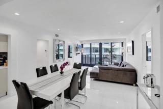 High floor 2BD with beach service 1616 - 7