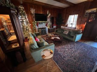 The Mediterranean House - Beautiful Downtown House - Perryville - 0