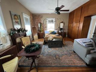 The Mediterranean House - Beautiful Downtown House - Perryville - 8