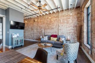 Downtown Urban Loft above Restaurants #2 - Perryville - 6