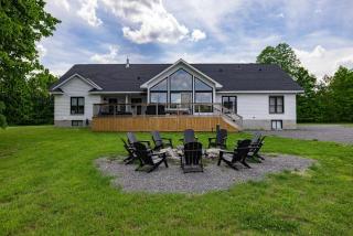 Gorgeous private retreat with hot tub - 5