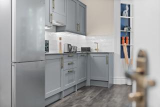 VICHY - The Hampstead Star | Prime Location - 7